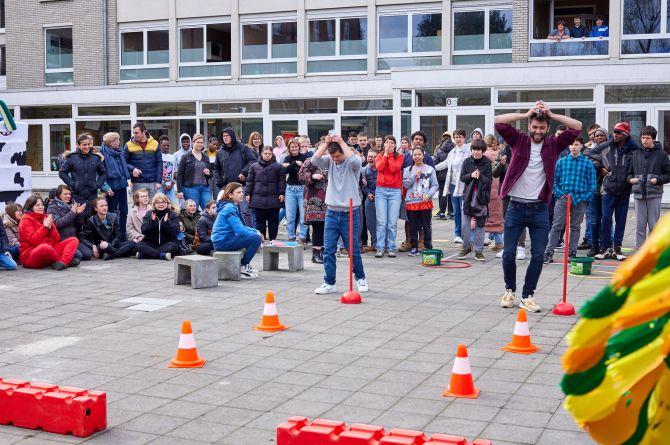Sieg De Doncker bezoekt klassen om gezonde eetgewoontes te promoten Sieg De Doncker bezoekt klassen om gezonde eetgewoontes te promoten